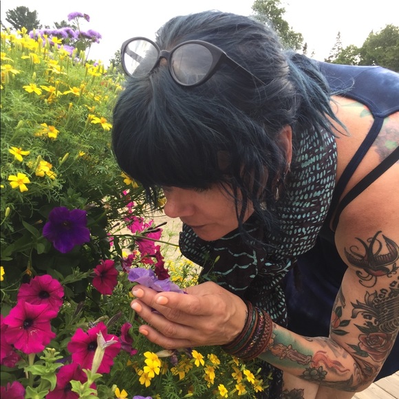 Meet the Posher - Picture 2 of 8